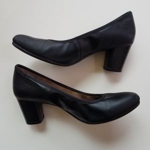 Size 5 Black Naturalizer Pumps